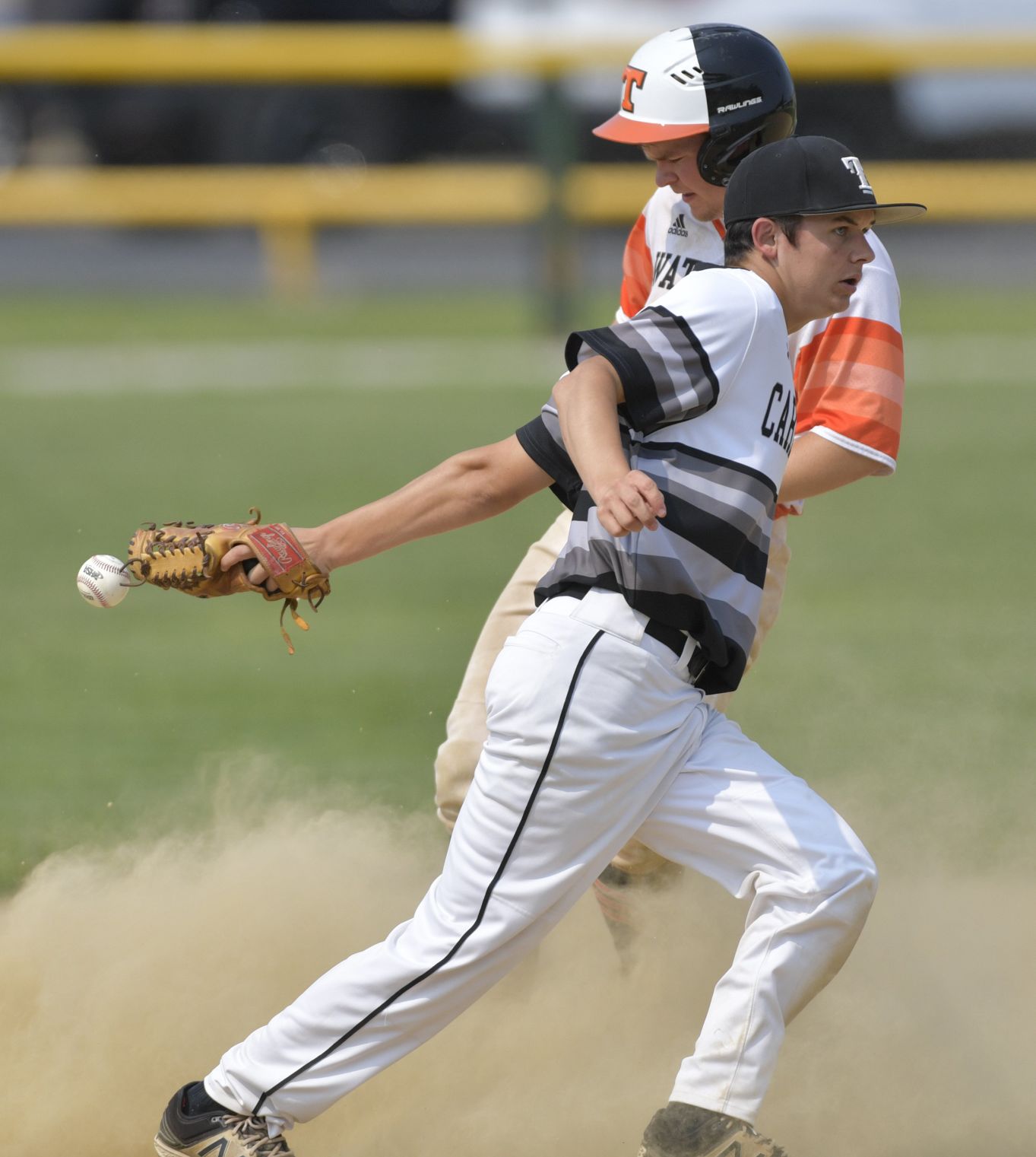 Waterloo defeats Carbondale in 3A Salem Sectional baseball final